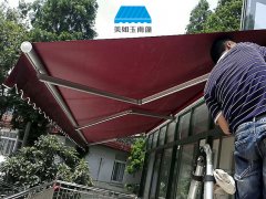 哪樣遮（zhē）陽雨棚布料（liào）比較好